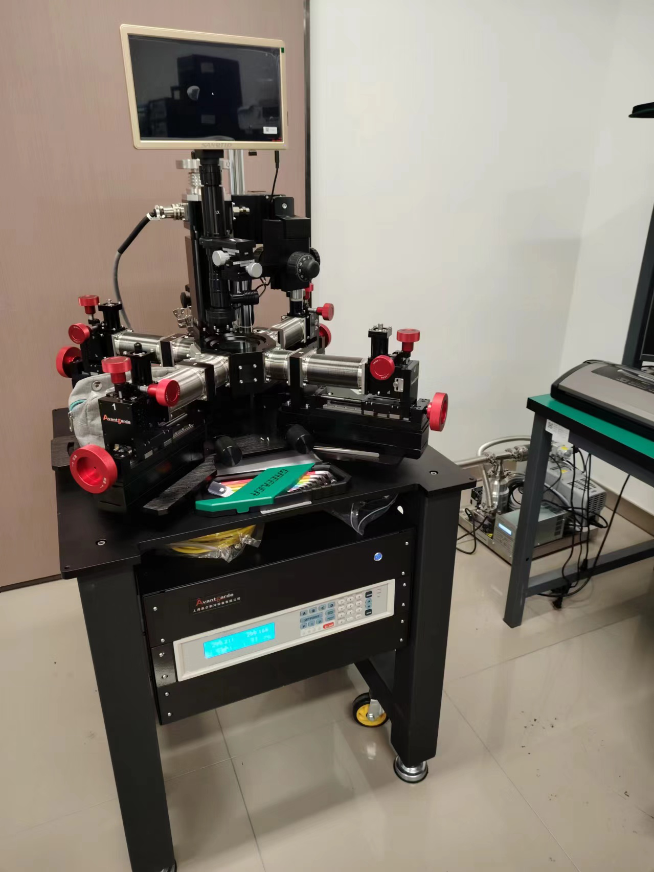 2024年7月苏州某研究院在上海在线博彩平台购买的液氮高低温真空探针台PSM-LN2交付完成