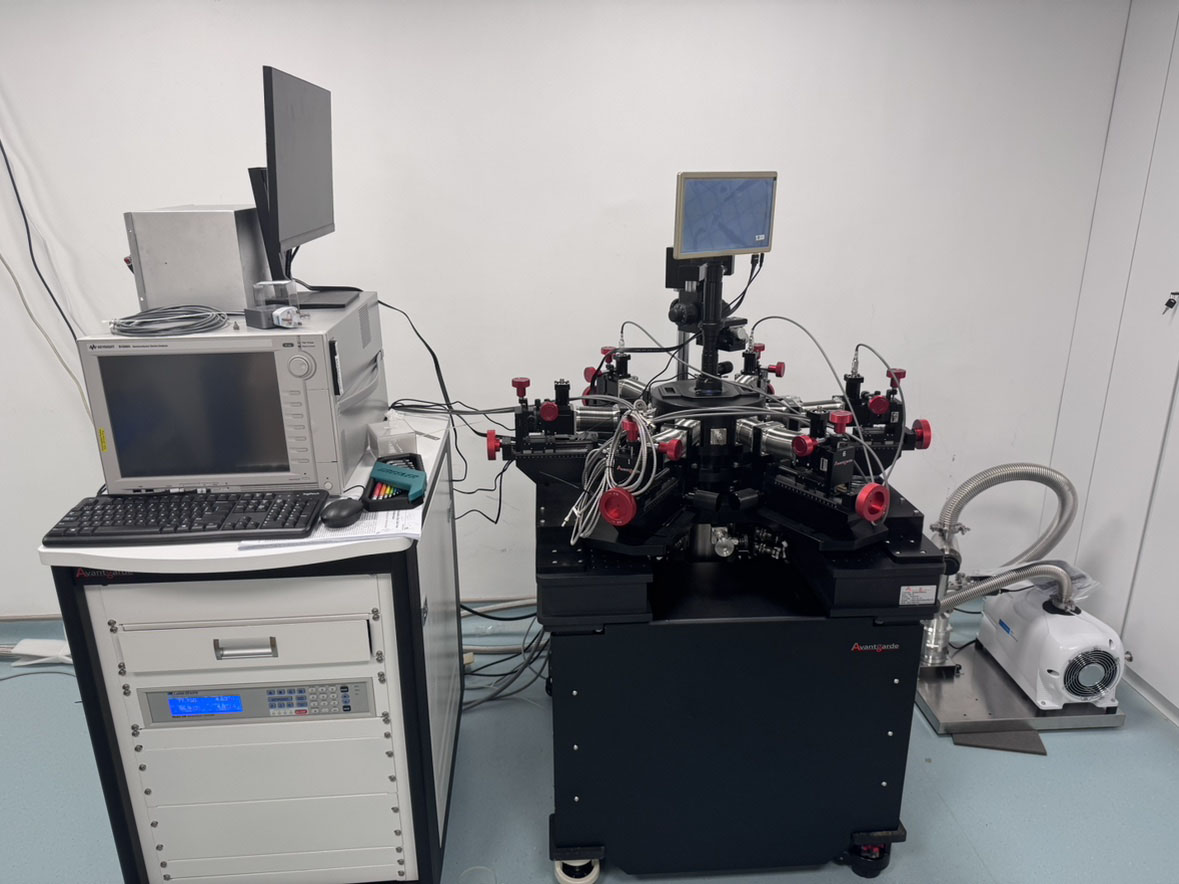 2024年8月香港某大学在上海在线博彩平台购买的4K闭循环低温探针台PSM-4K交付完成