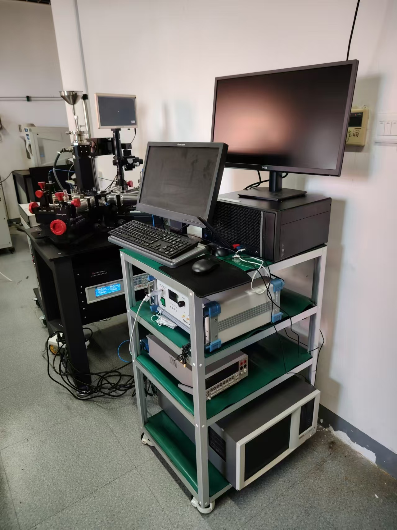 2024年8月大连某研究所在上海在线博彩平台购买的非标定制液氮高低温真空探针台交付完成