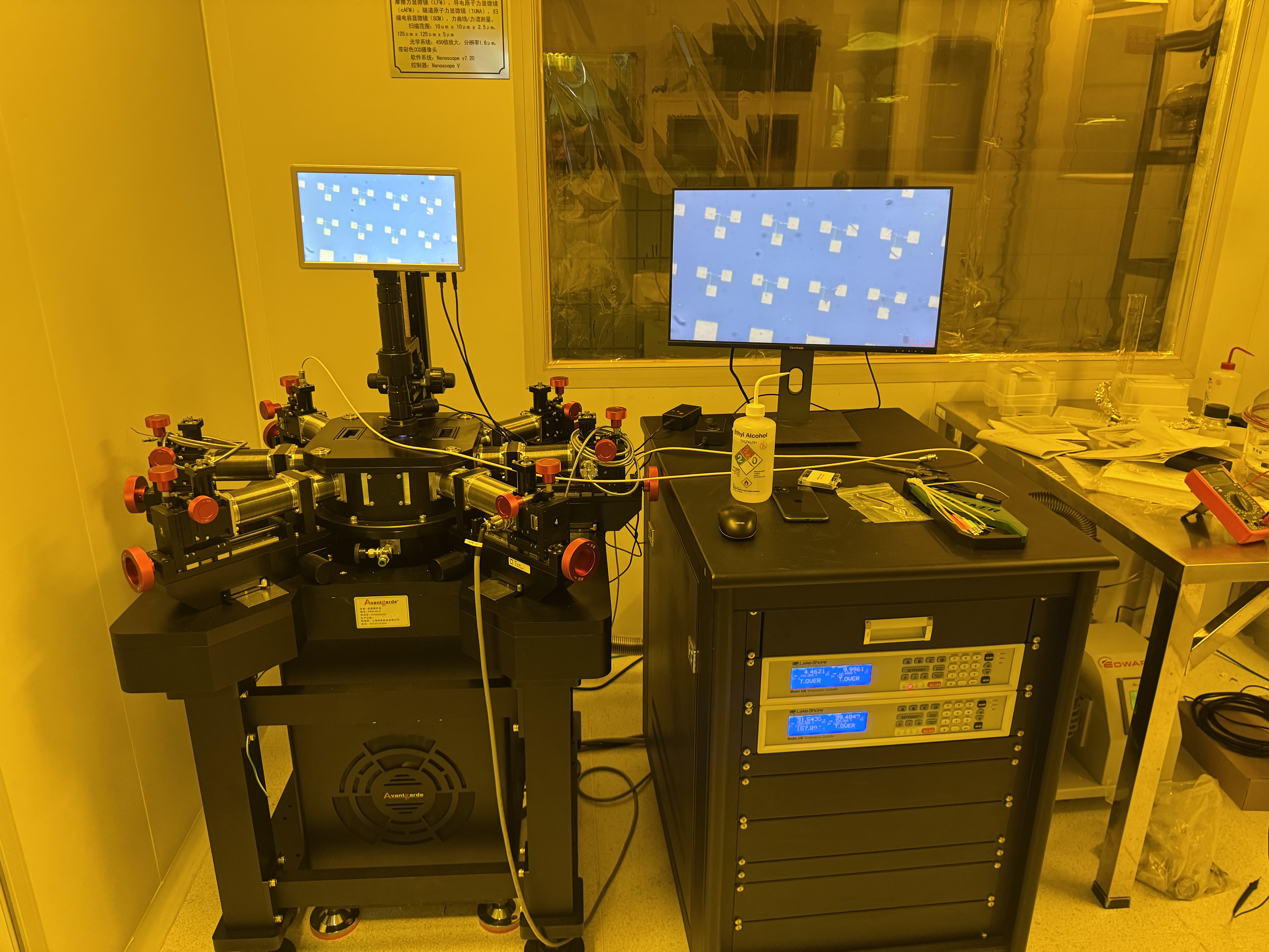 2024年12月在北京某高校在上海在线博彩平台购买的4k闭循环低温探针台PSM-4K交付完成